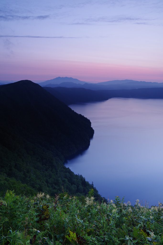 夜明けの摩周湖第三展望台