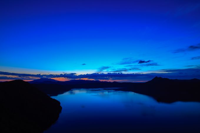 夜明けの摩周湖